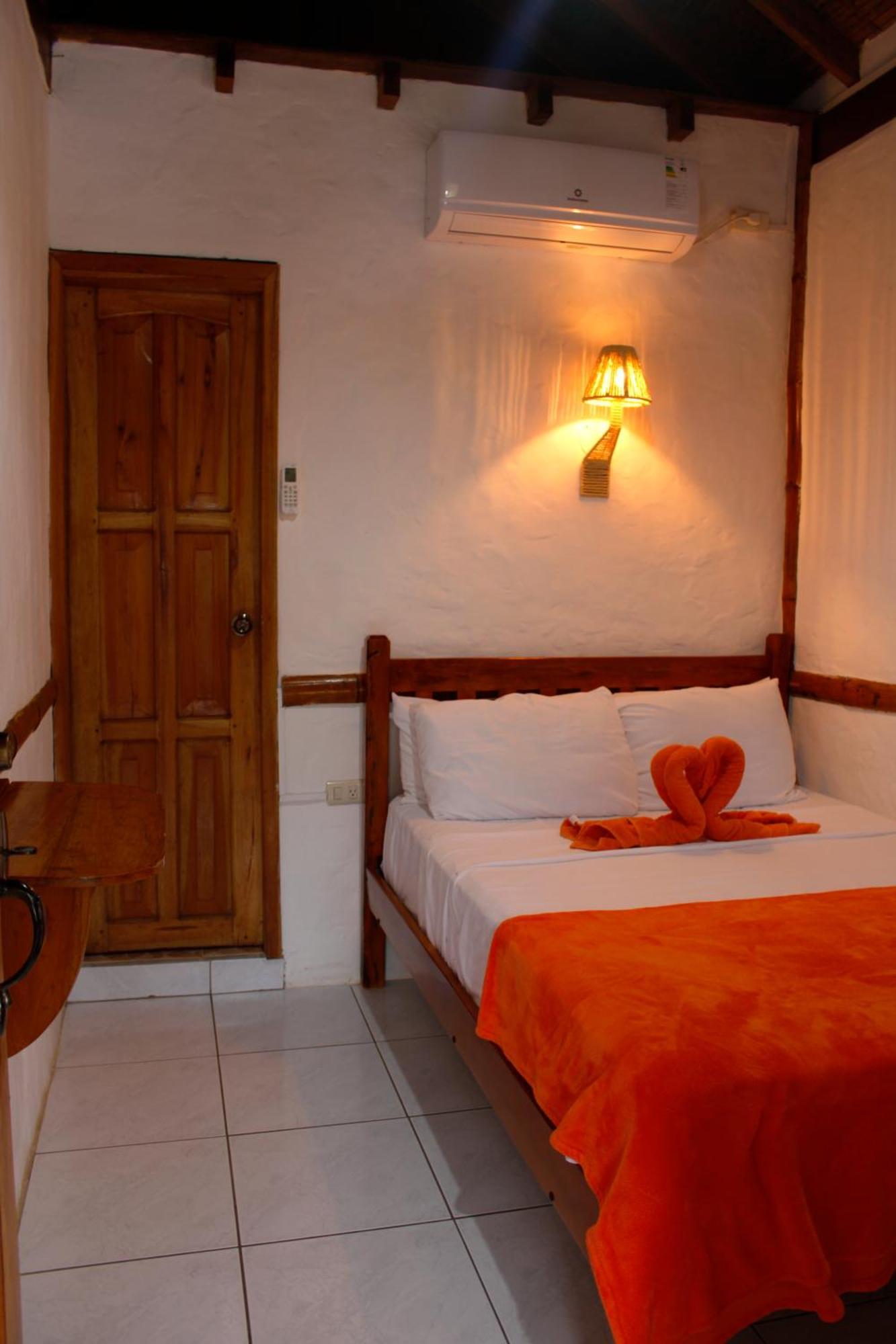 Hanga Roa Hotel มอนตาญิตาร์ ภายนอก รูปภาพ