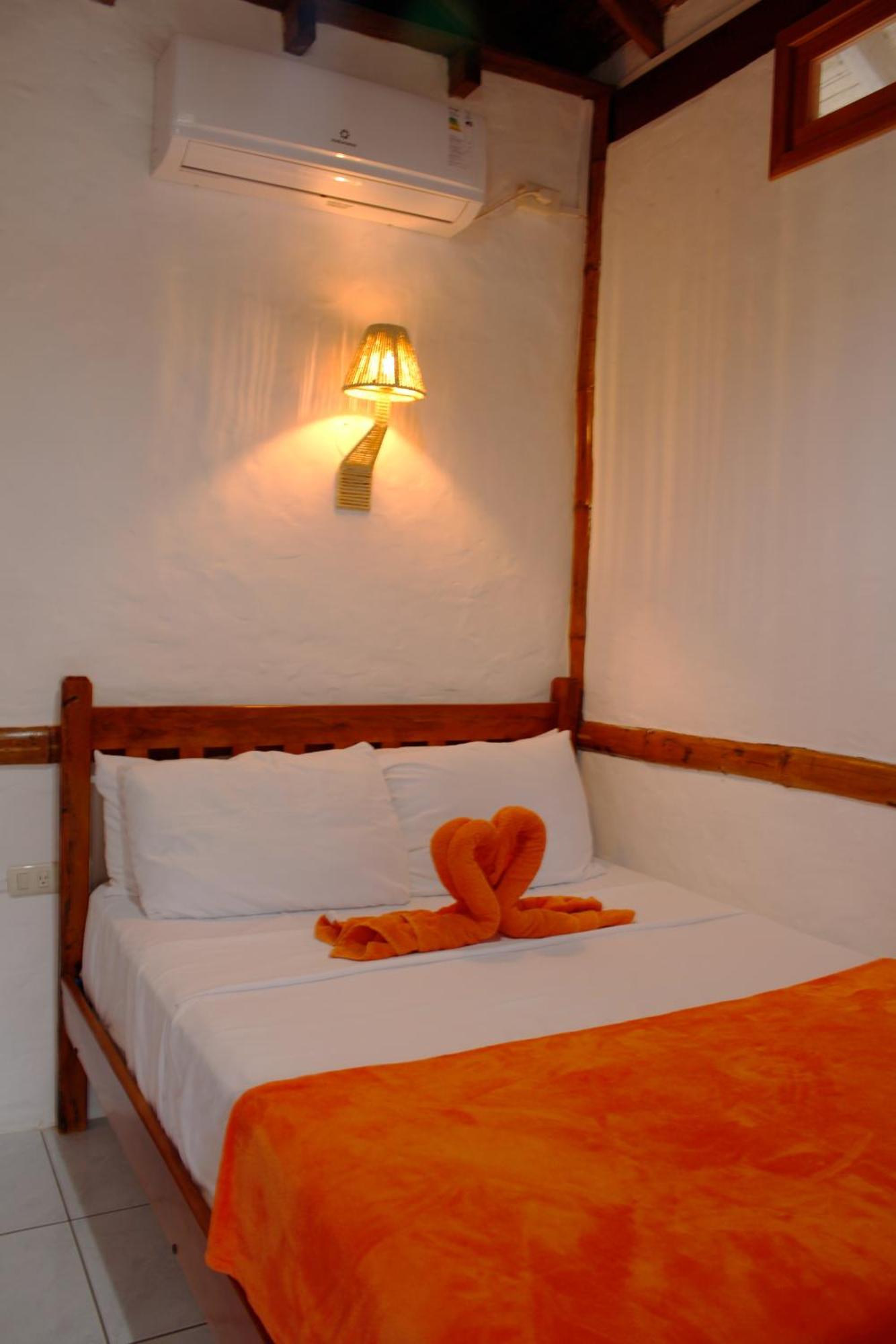 Hanga Roa Hotel มอนตาญิตาร์ ภายนอก รูปภาพ